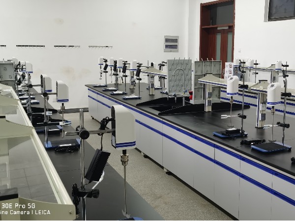 如何挑選到性價比高的化驗室通風(fēng)柜